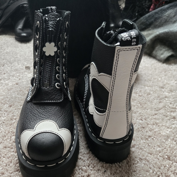 Dr Marten Sinclair Pisa Flower Boots. Never Worn. Womens Size 8 - Picture 2 of 5